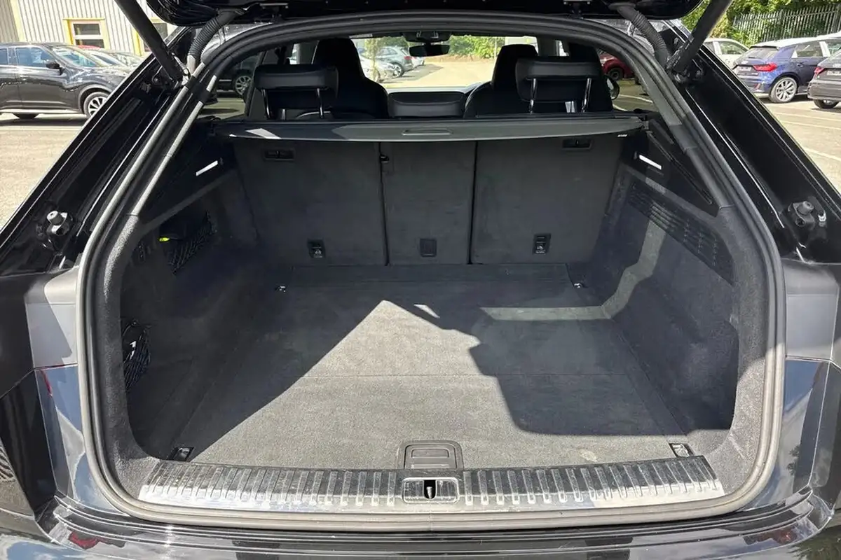 2022-audi-sq8-40-tfsi-black-edition-big-6