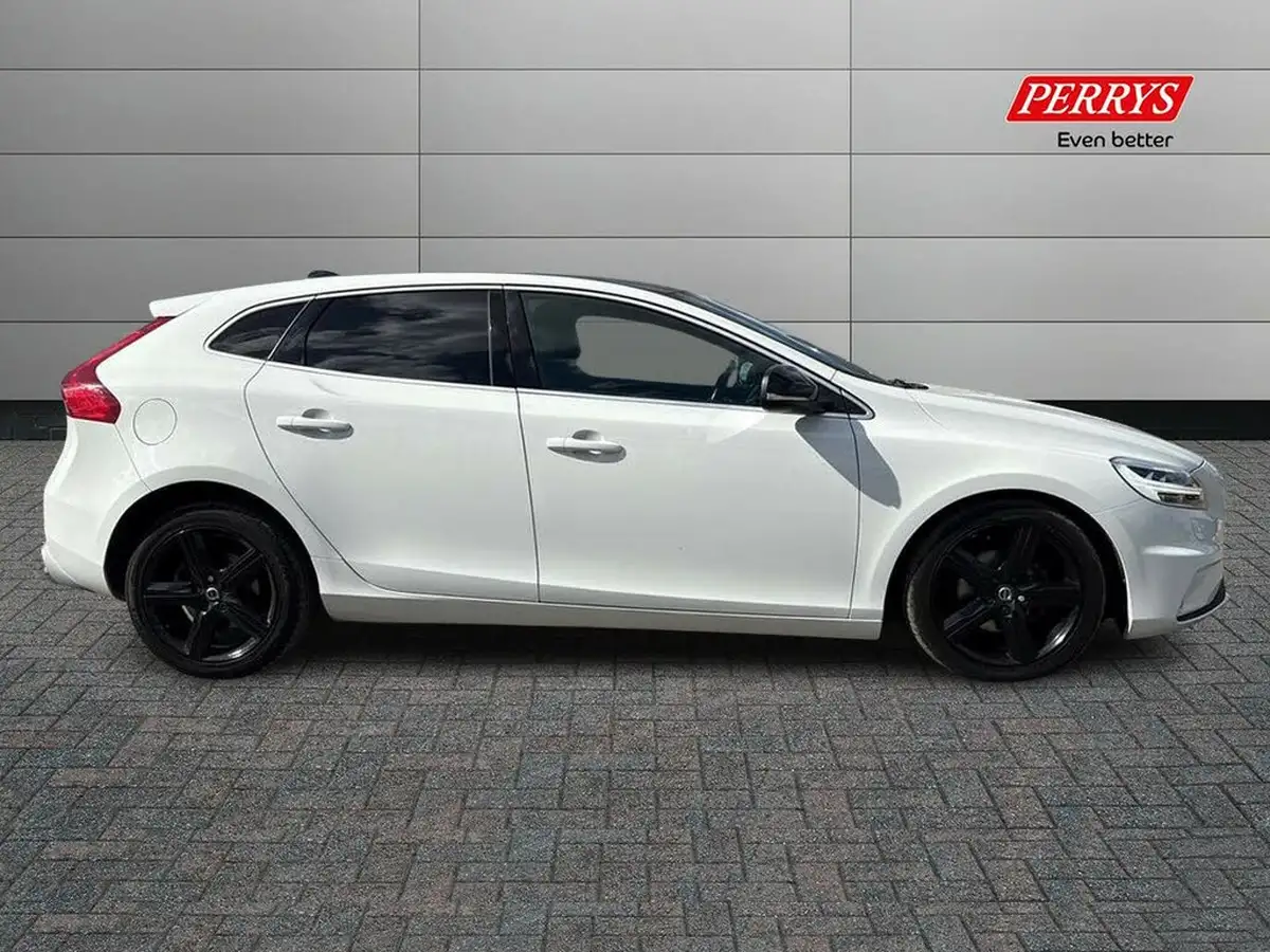 2016-volvo-v40-20td-d2-r-design-big-2
