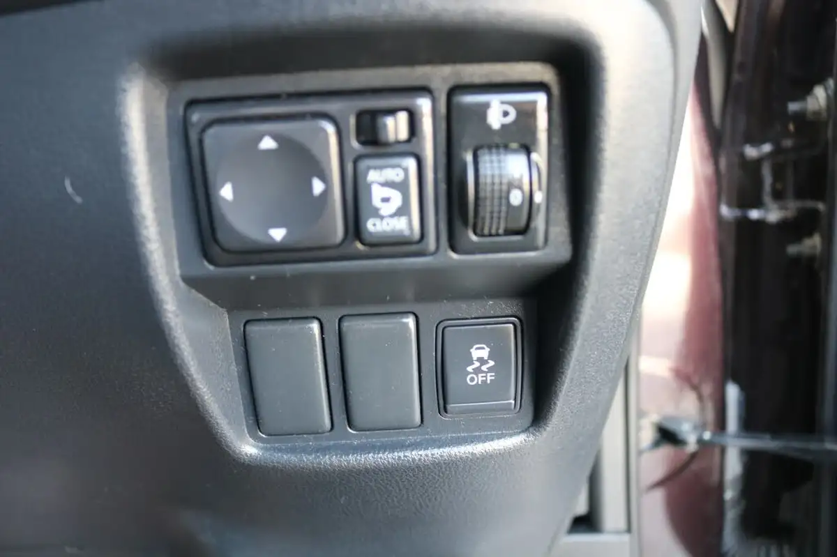 2014-nissan-juke-16-tekna-117ps-1598cc-cvt-big-31