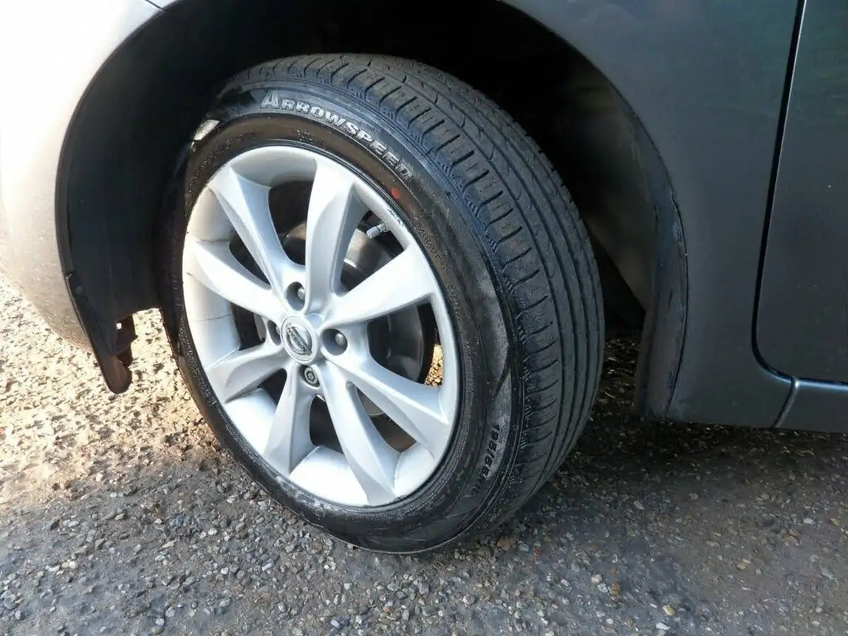 2015-nissan-note-12-tekna-big-43