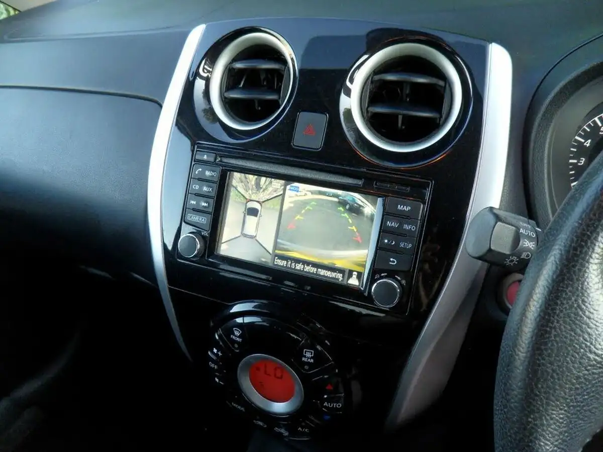 2015-nissan-note-12-tekna-big-67