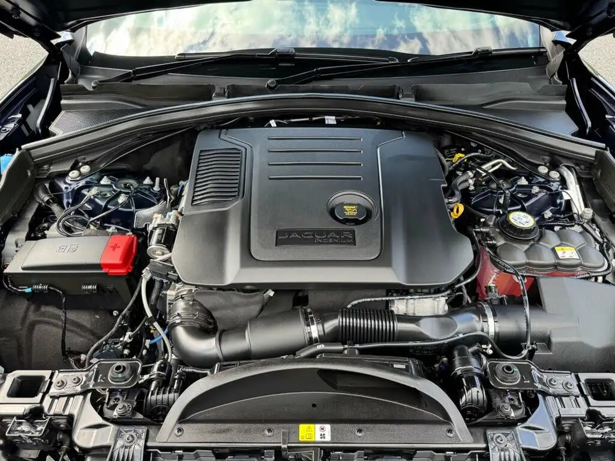 2023-jaguar-f-pace-20-d200-r-dynamic-hse-black-big-32