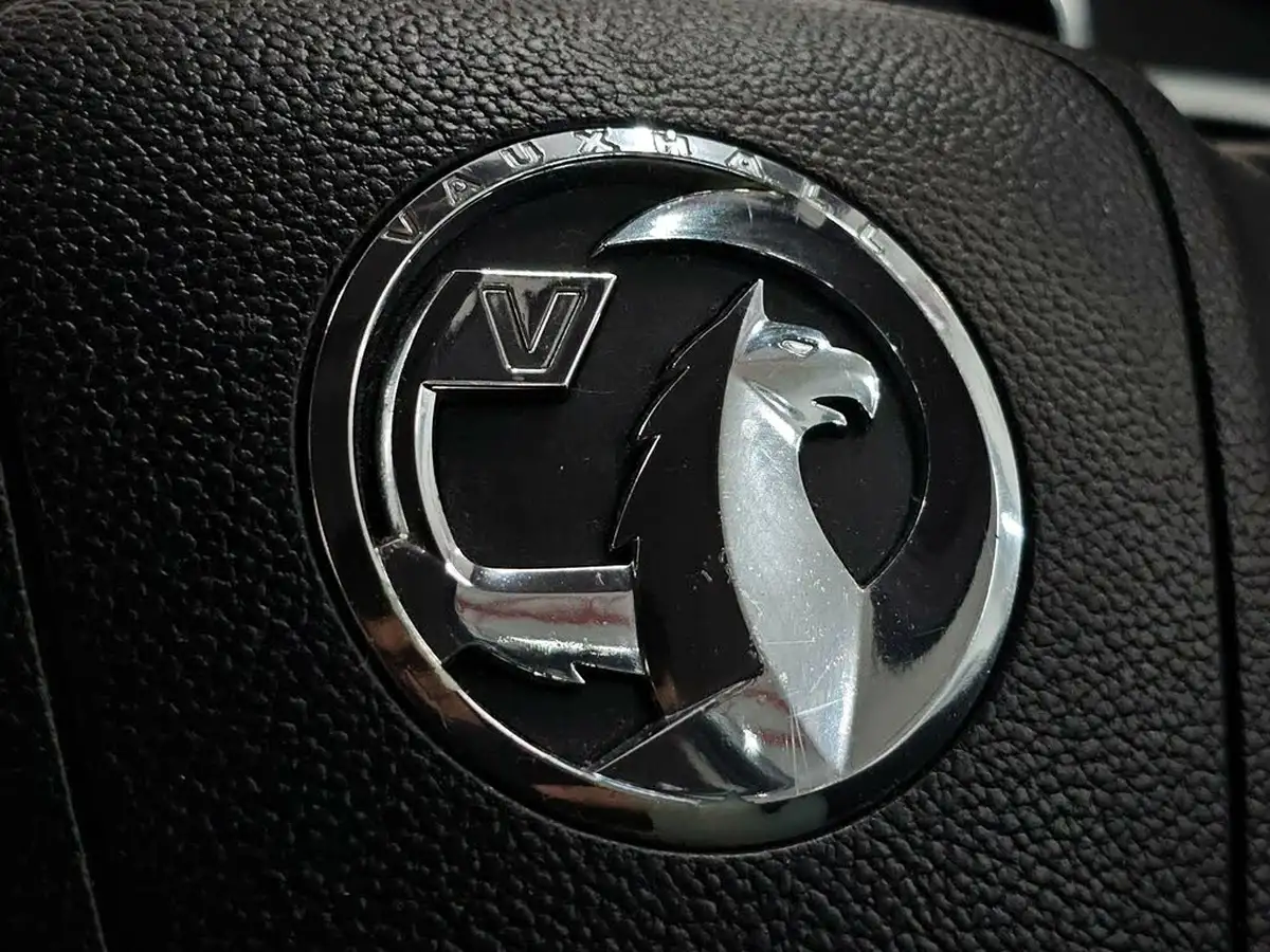 2013-vauxhall-astra-14-sri-turbo-140ps-1364cc-big-35