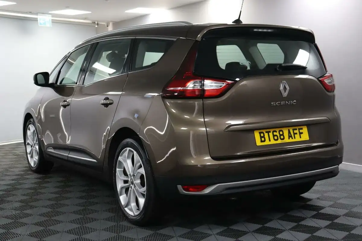 2018-renault-grand-scenic-13-tce-iconic-big-9