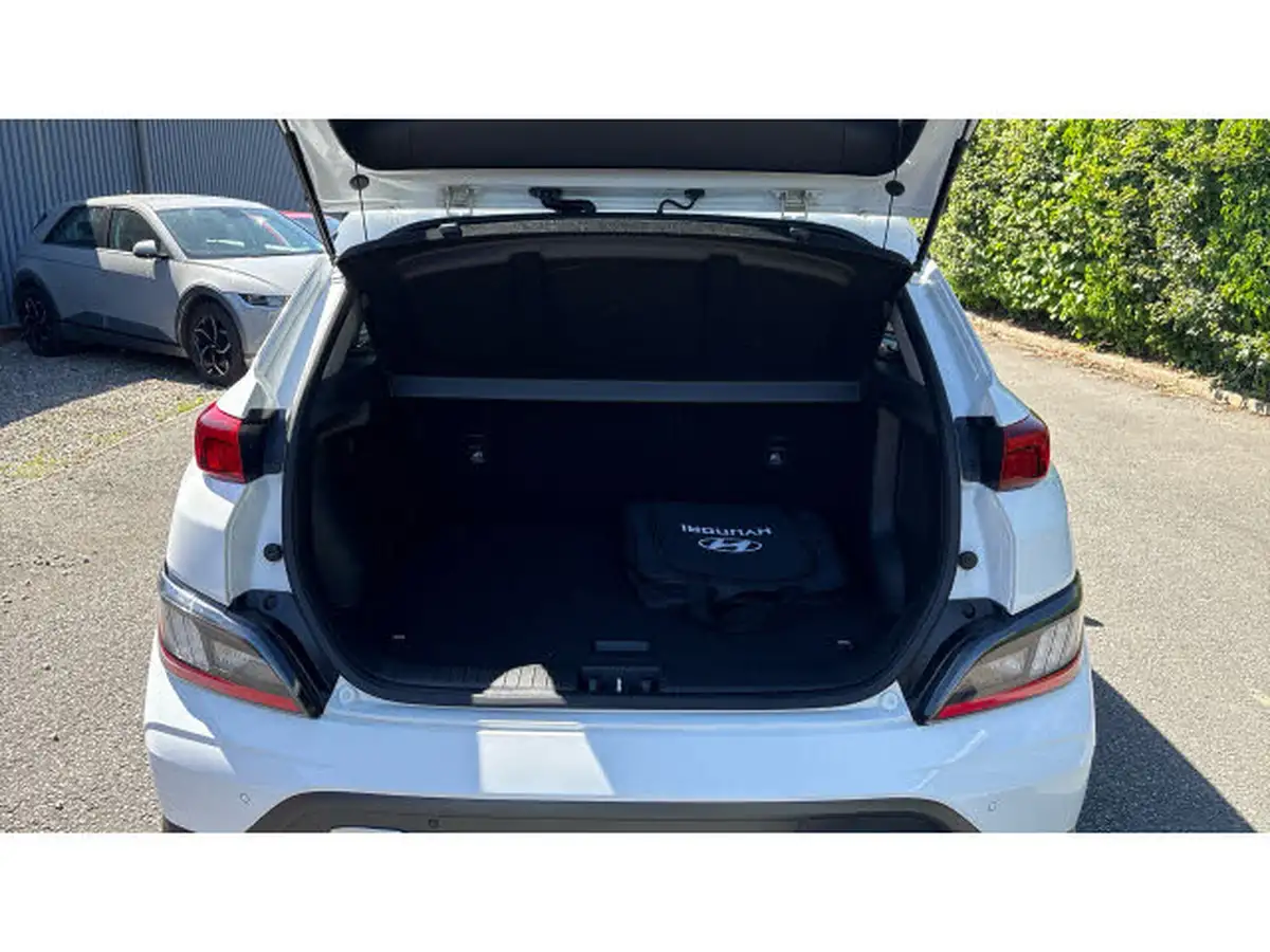 2022-hyundai-kona-e-premium-204ps-64kwh-7kw-obc-big-3