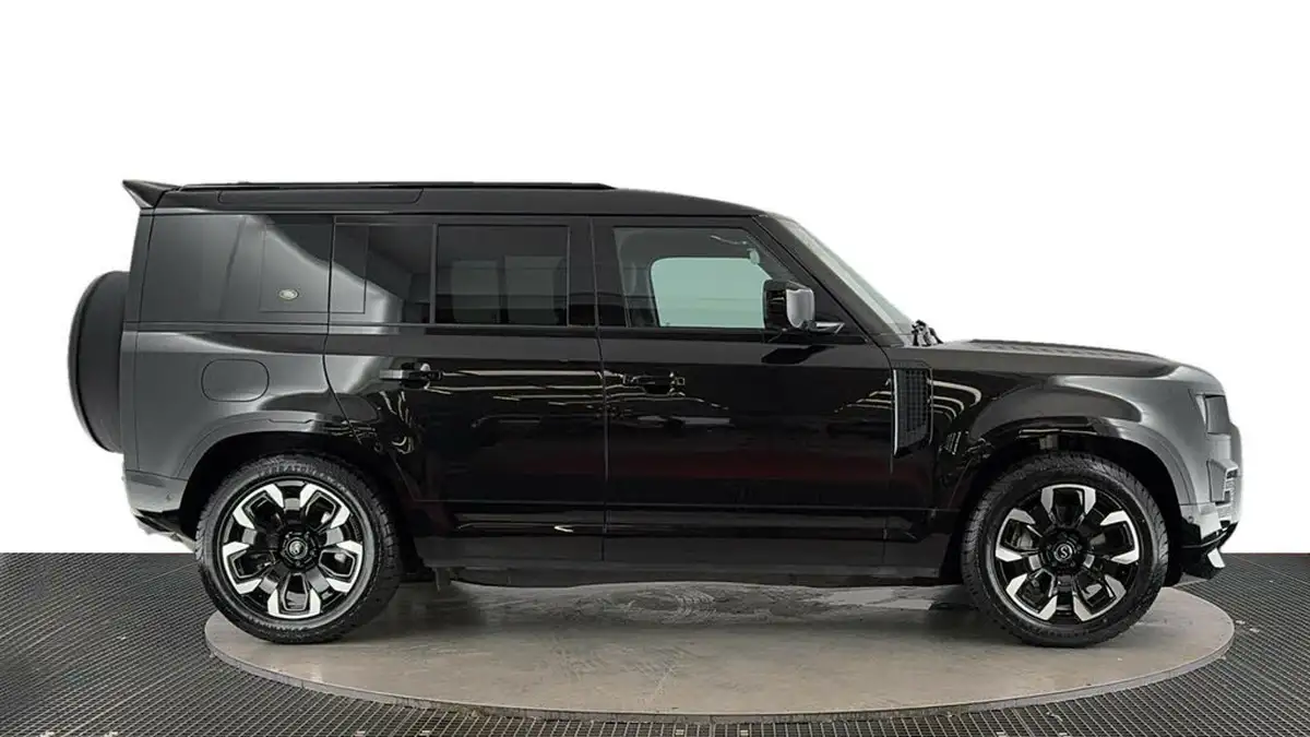 2022-land-rover-110-defender-20-p400e-x-dynamic-se-big-2