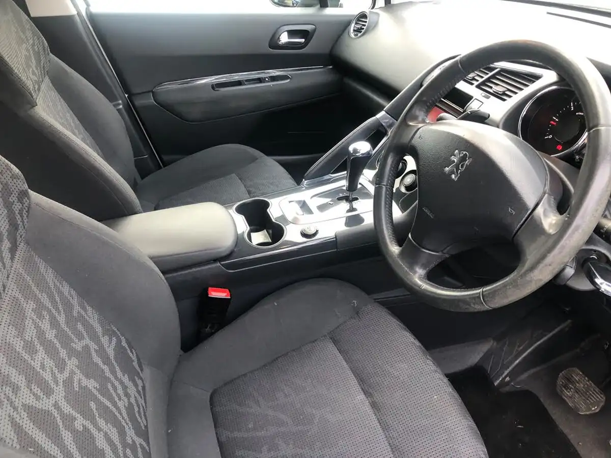 2013-peugeot-3008-crossover-16e-hdi-active-115bhp-fap-big-7