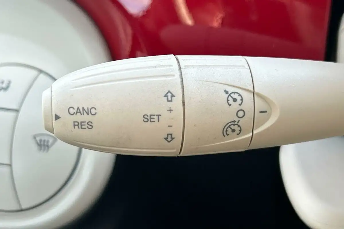 2022-fiat-500-10-dolcevita-big-21