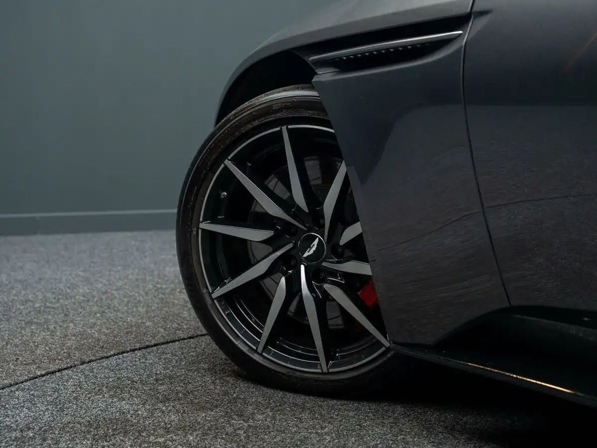 2016-aston-martin-db11-52-v12-launch-edition-big-12