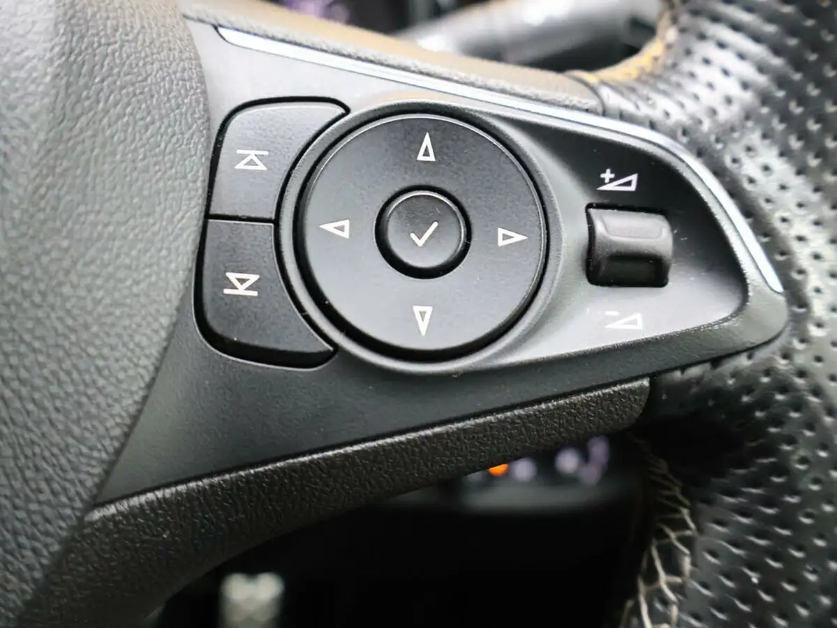 2018-vauxhall-insignia-grand-sport-20td-sri-vx-line-nav-big-30