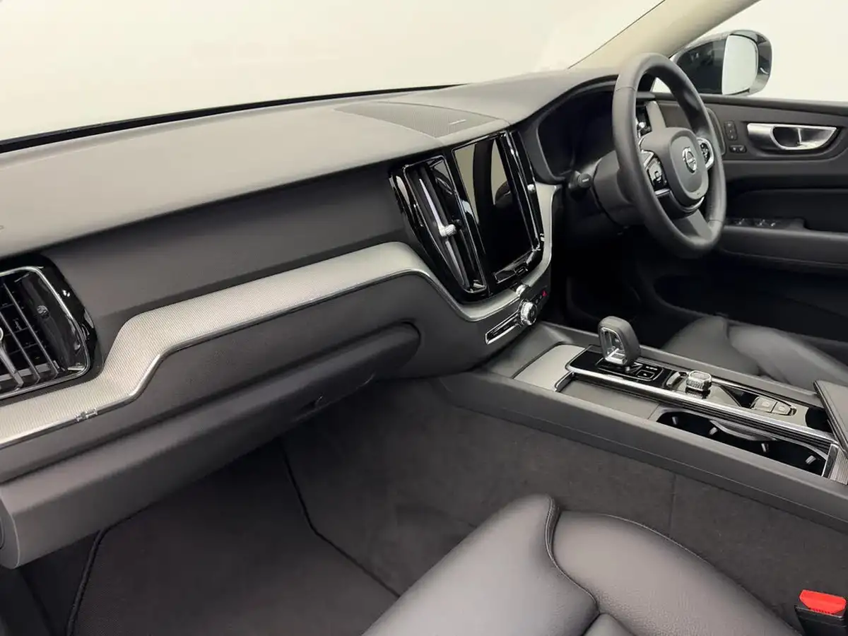 2023-volvo-xc60-20-b5-plus-big-14
