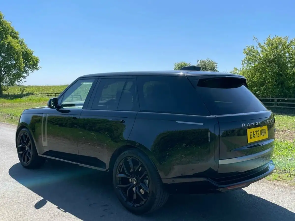 2022-land-rover-range-rover-30-d300-se-big-12