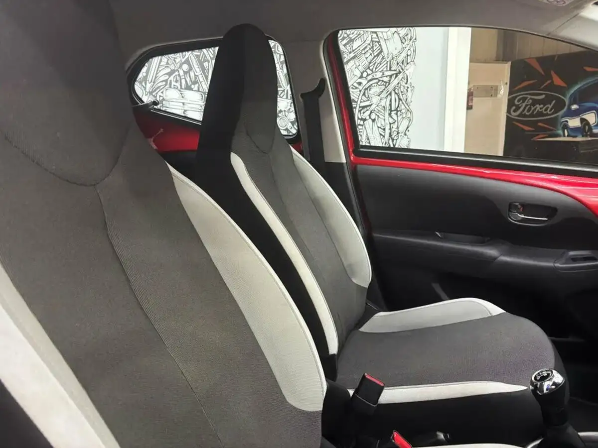 2018-toyota-aygo-10-vvt-i-x-play-71bhp-5d-big-21