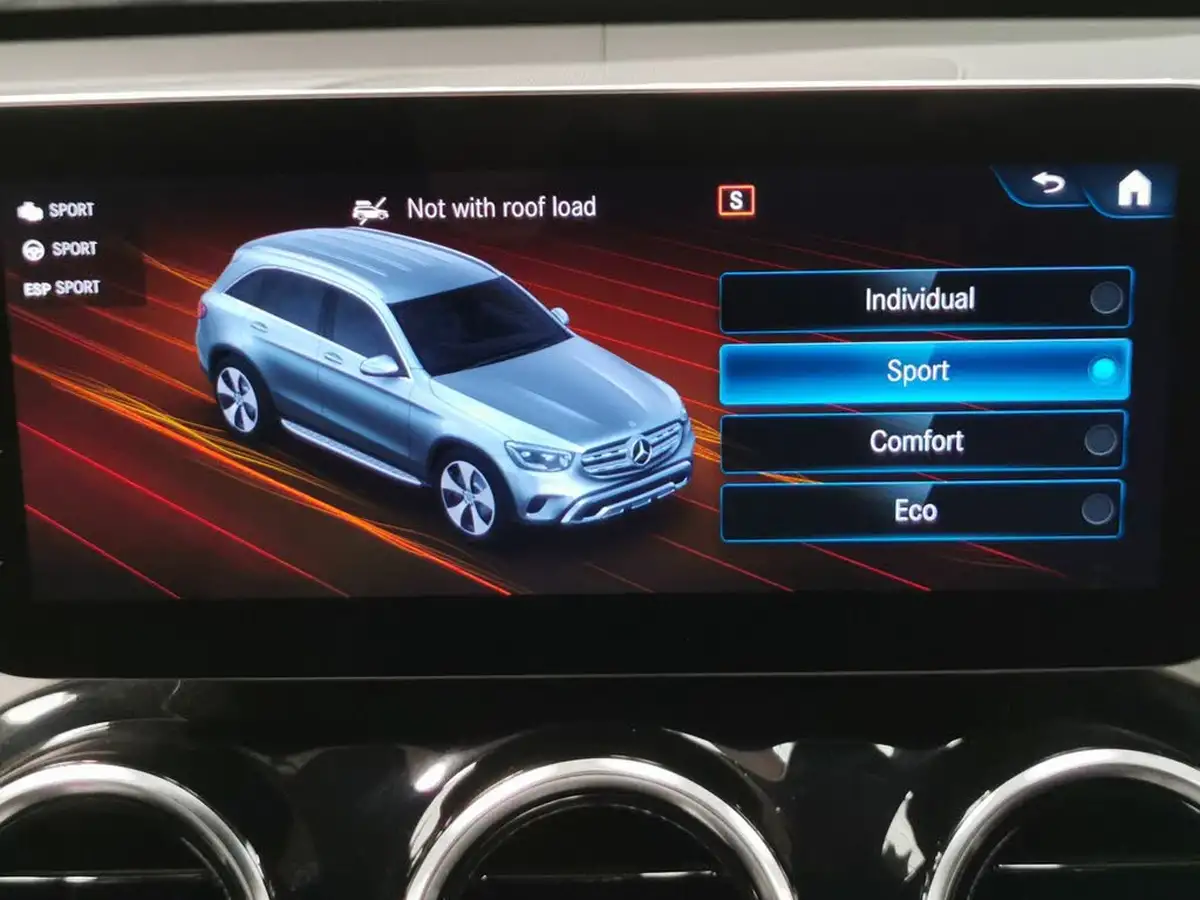 2022-mercedes-benz-glc-class-20d-glc220d-amg-line-195ps-station-wagon-5d-1950cc-4matic-plus-big-20