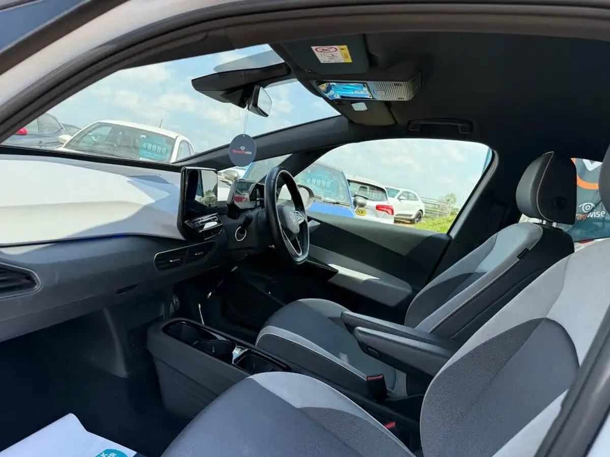 2020-volkswagen-id3-e-business-big-3
