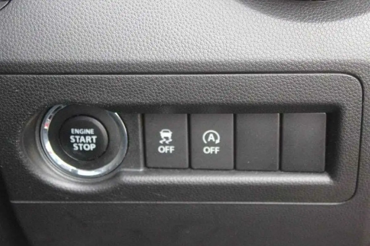 2022-suzuki-ignis-12-dualjet-sz5-big-26