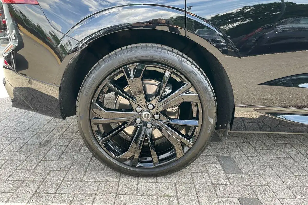 2024-volvo-xc60-20-t8-ultra-black-edition-big-12