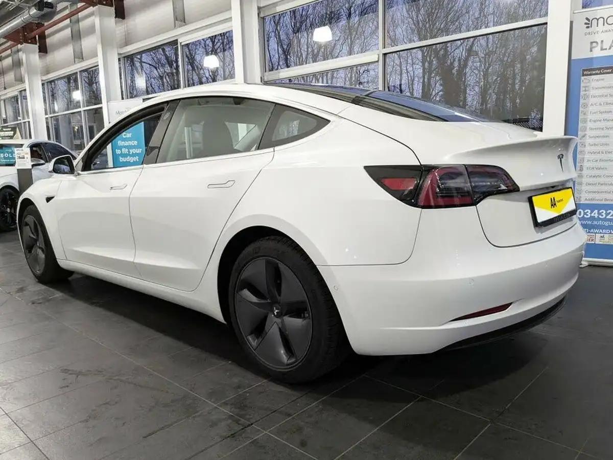 2020-tesla-model-3-e-long-range-big-7
