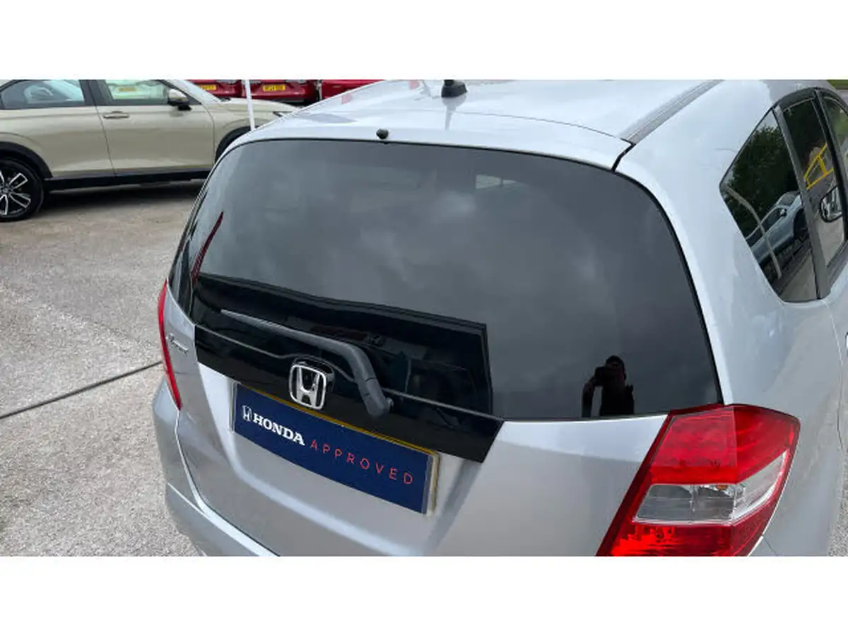 2013-honda-jazz-14-es-plus-cvt-big-22