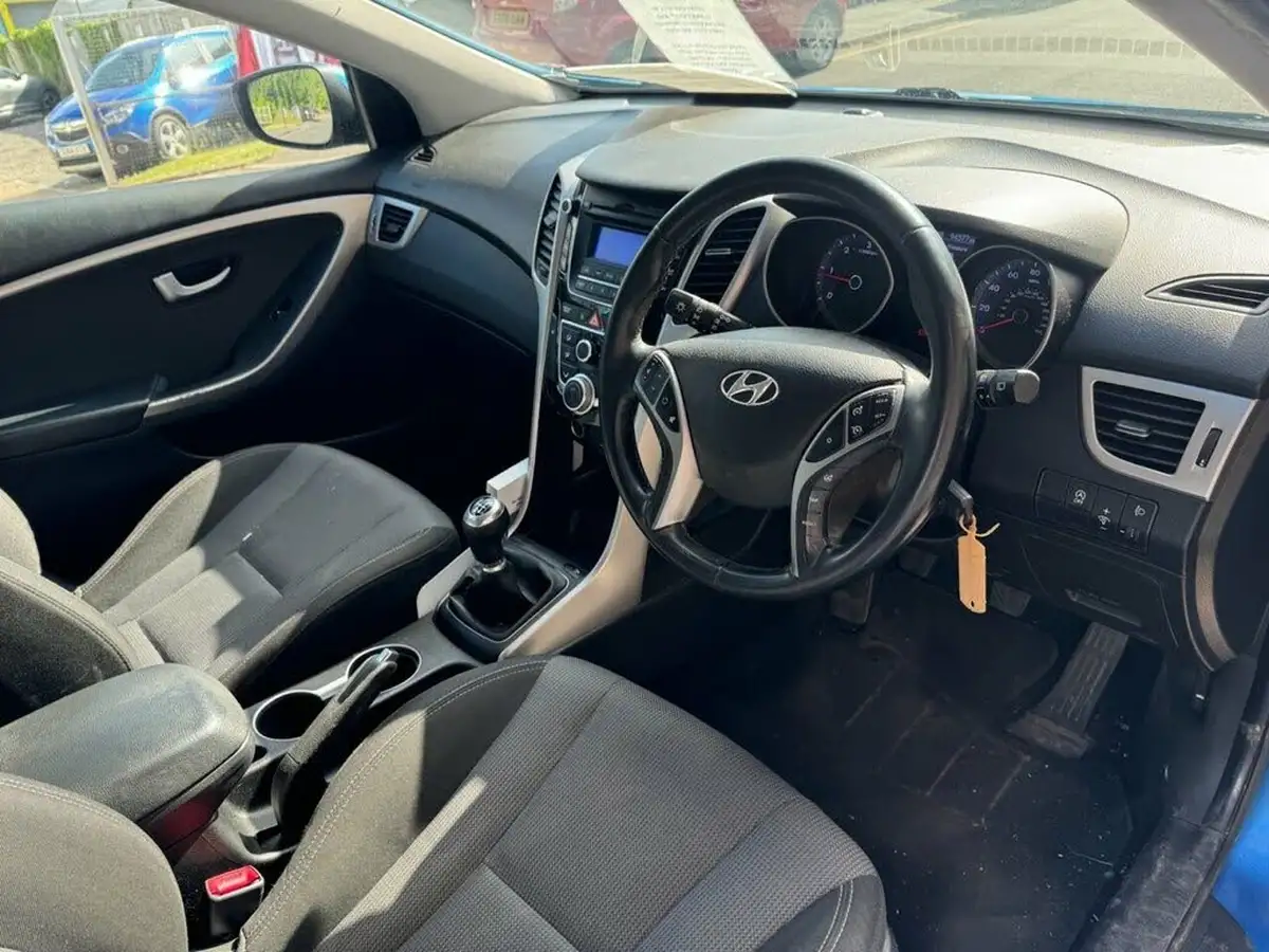 2017-hyundai-i30-16crdi-se-110ps-blue-drive-hatchback-big-1