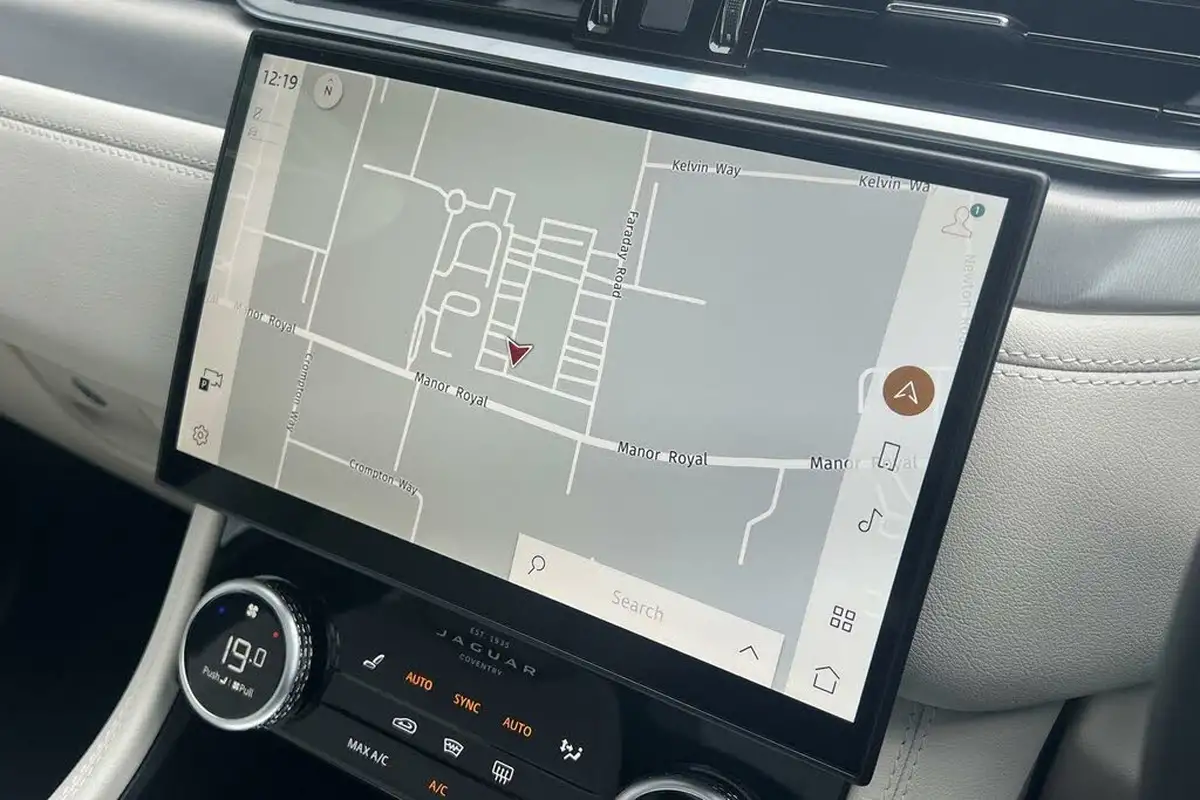 2024-jaguar-f-pace-20-d200-r-dynamic-se-black-90th-anniversary-edition-big-5