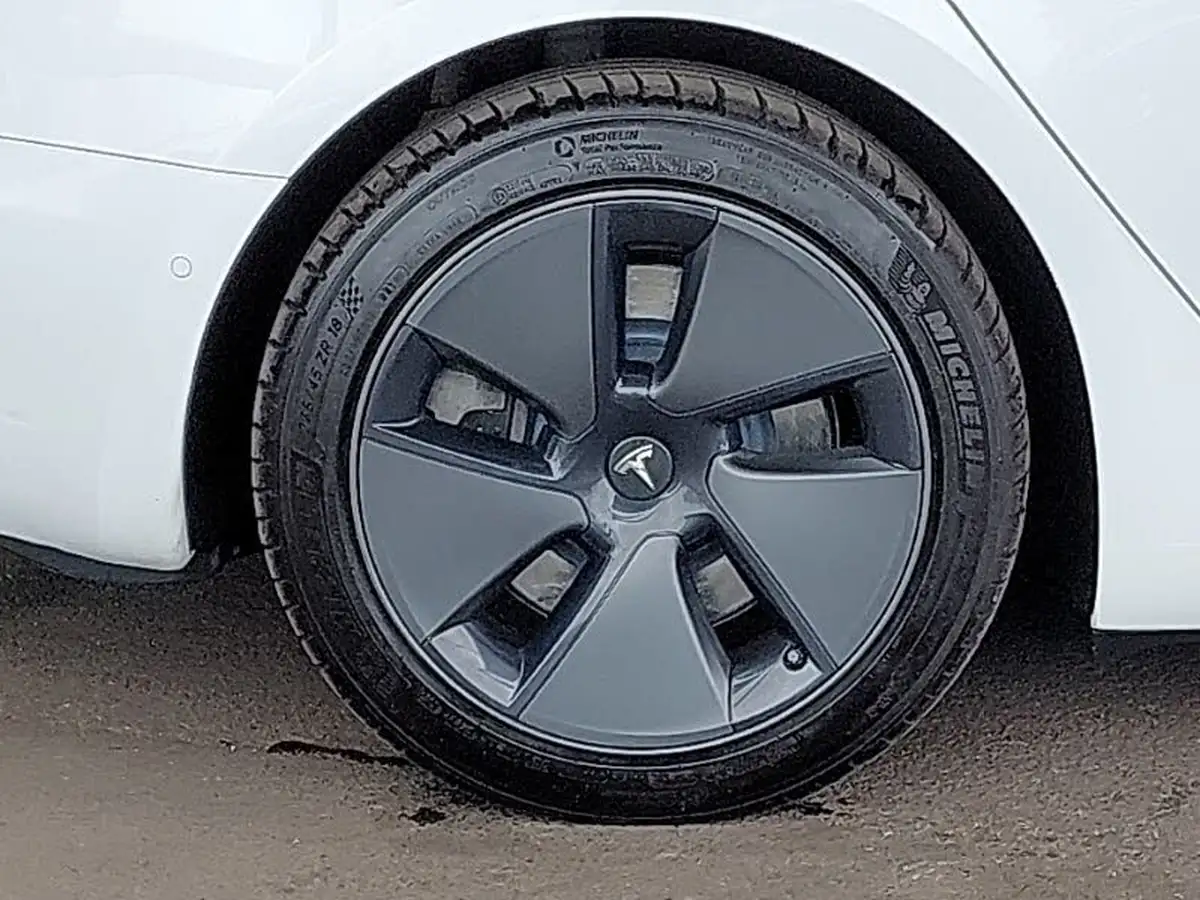 2021-tesla-model-3-e-long-range-awd-big-11
