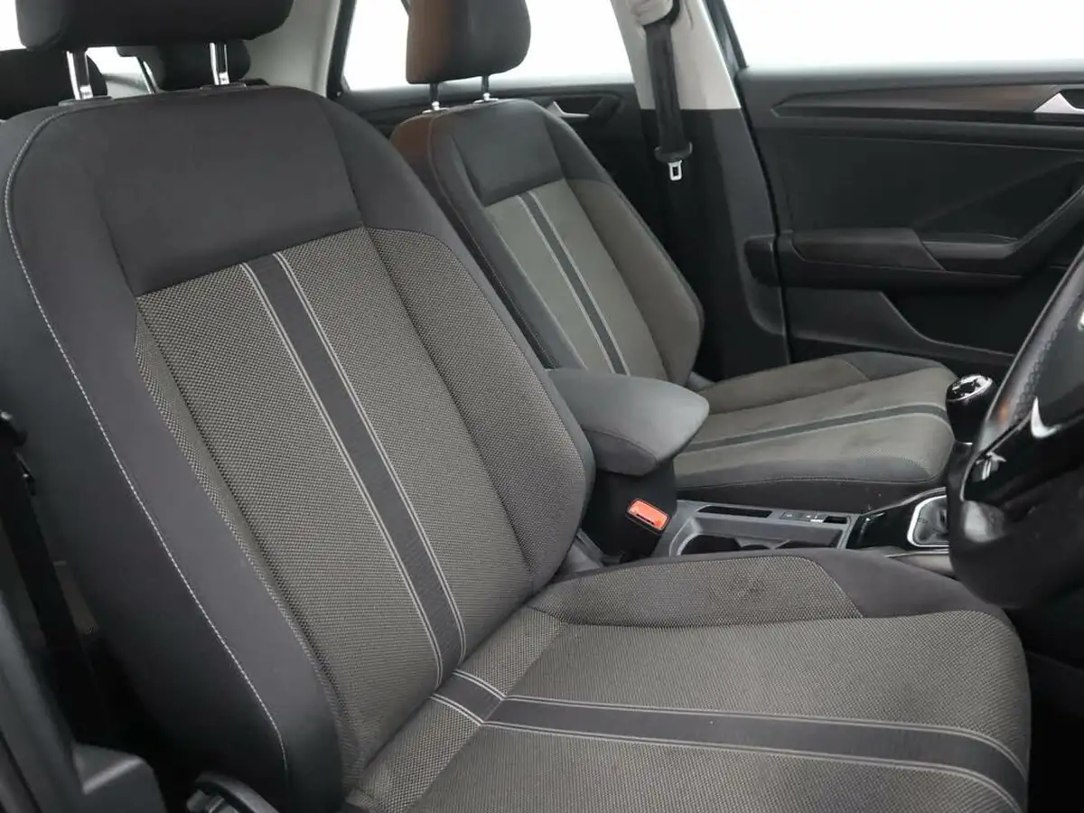 2019-volkswagen-t-roc-10-tsi-se-big-10
