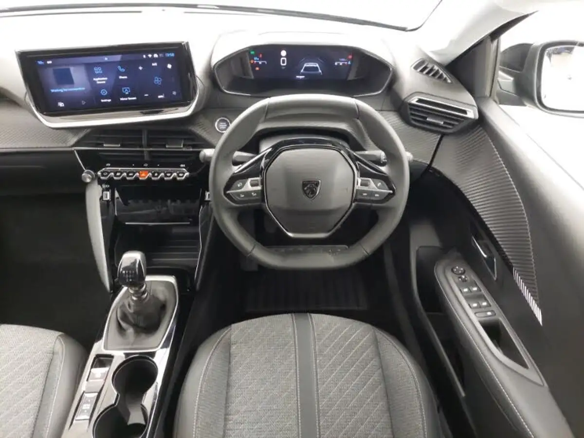 2024-peugeot-208-12-puretech-allure-big-6