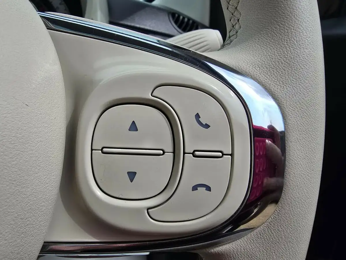 2021-fiat-500-10-dolcevita-big-19