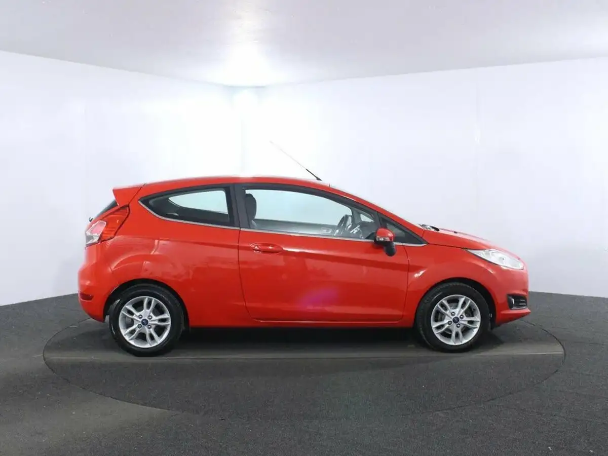 2014-ford-fiesta-10-zetec-100ps-ecoboost-ss-3d-big-7
