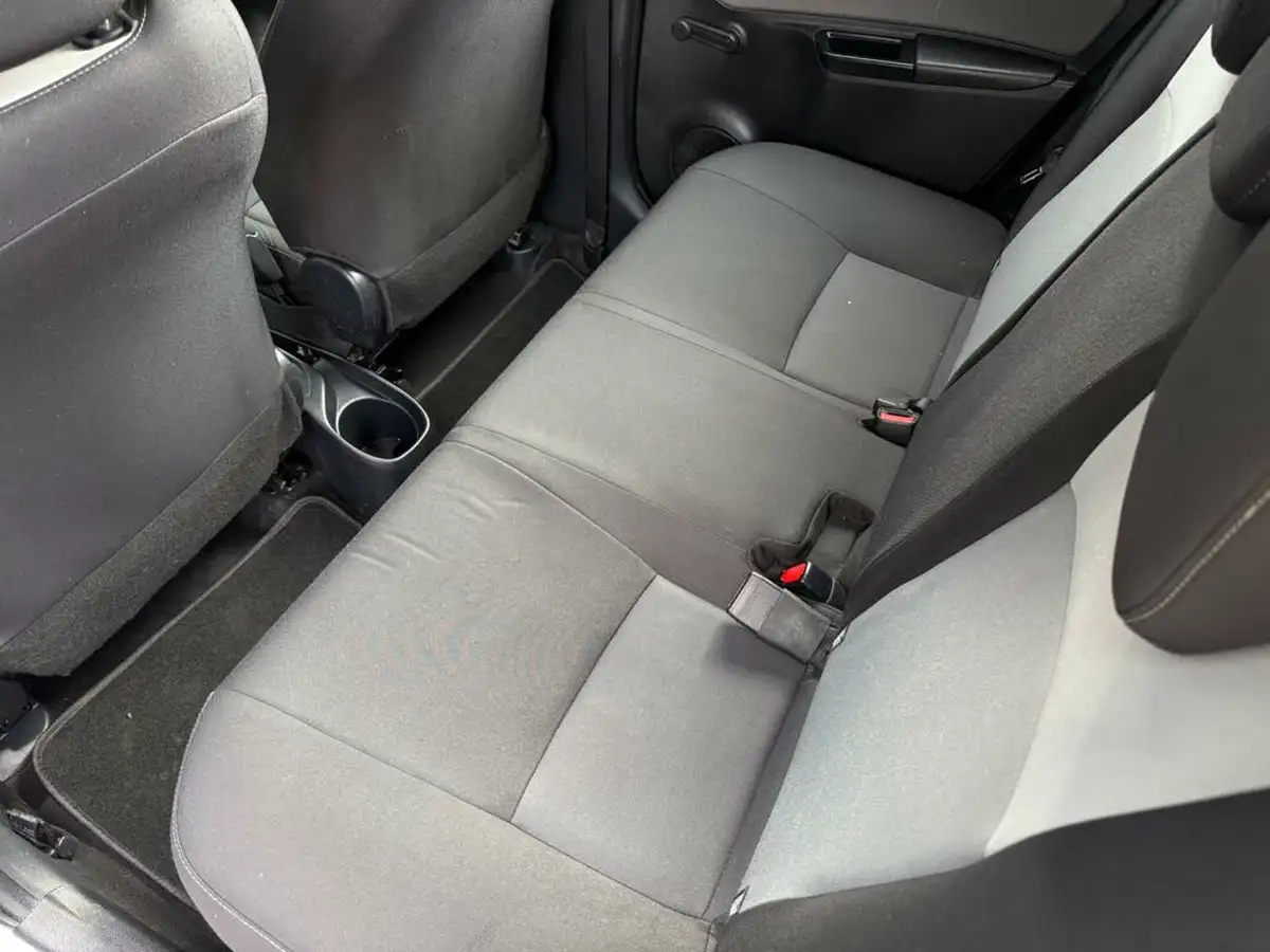 2019-toyota-yaris-15-vvt-i-icon-tech-98bhp-hybrid-1497cc-e-cvt-big-54