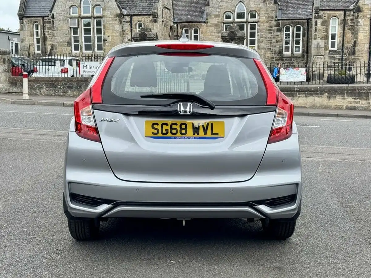 2018-honda-jazz-13-i-vtec-se-cvt-big-16