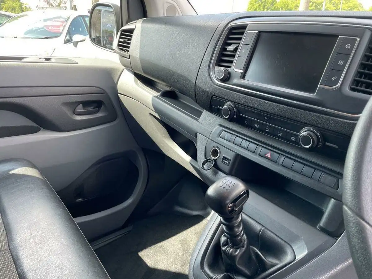 2019-vauxhall-vivaro-15td-2900-l2h1-dynamic-big-22