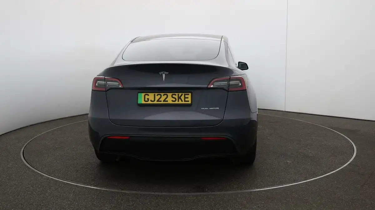 2022-tesla-model-y-e-long-range-big-57