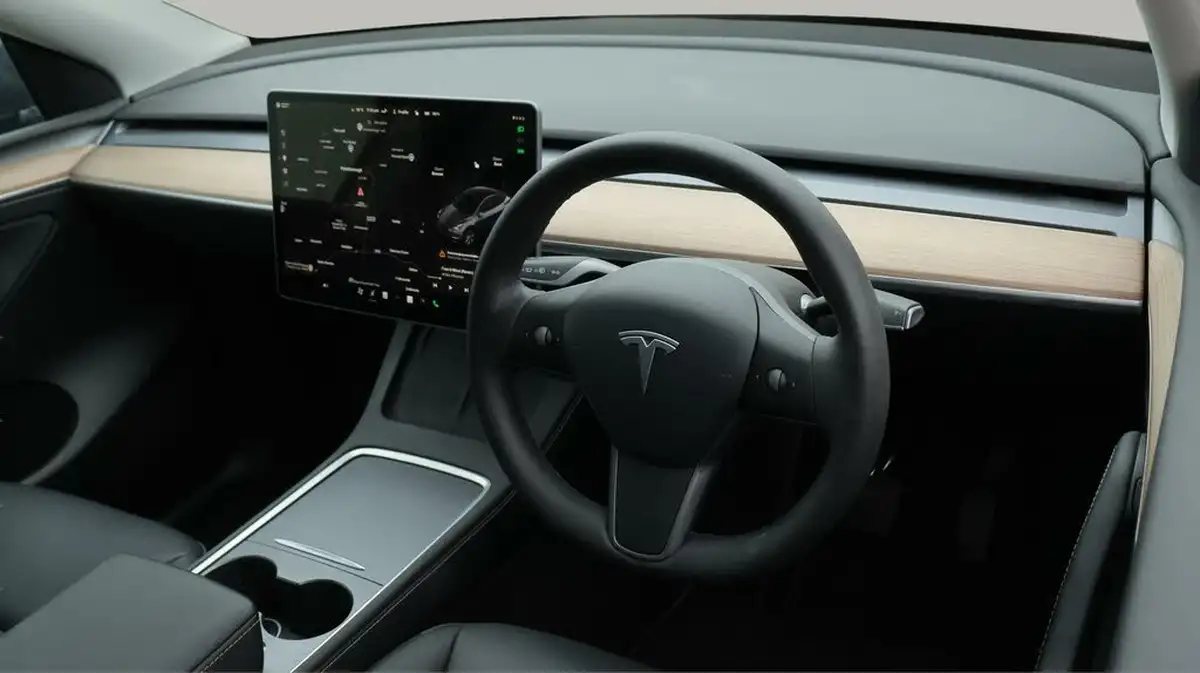 2022-tesla-model-y-e-long-range-big-9