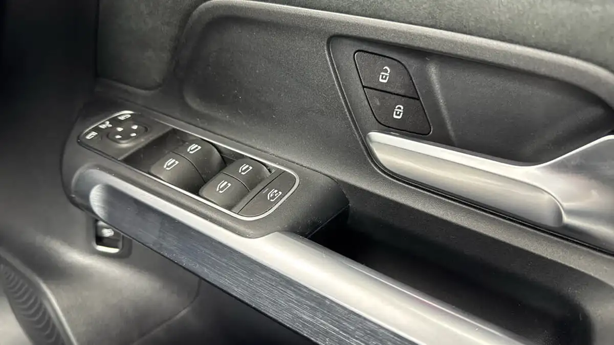 2022-mercedes-benz-eqb-e-eqb-300-amg-line-big-24