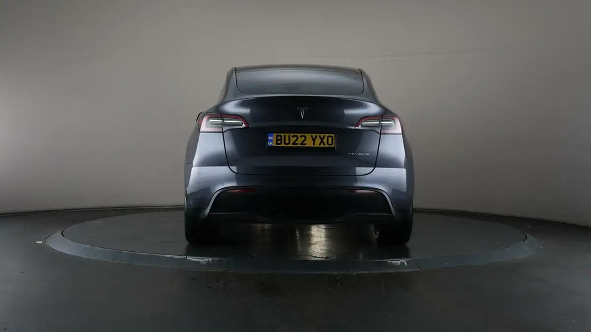 2022-tesla-model-y-e-long-range-big-27