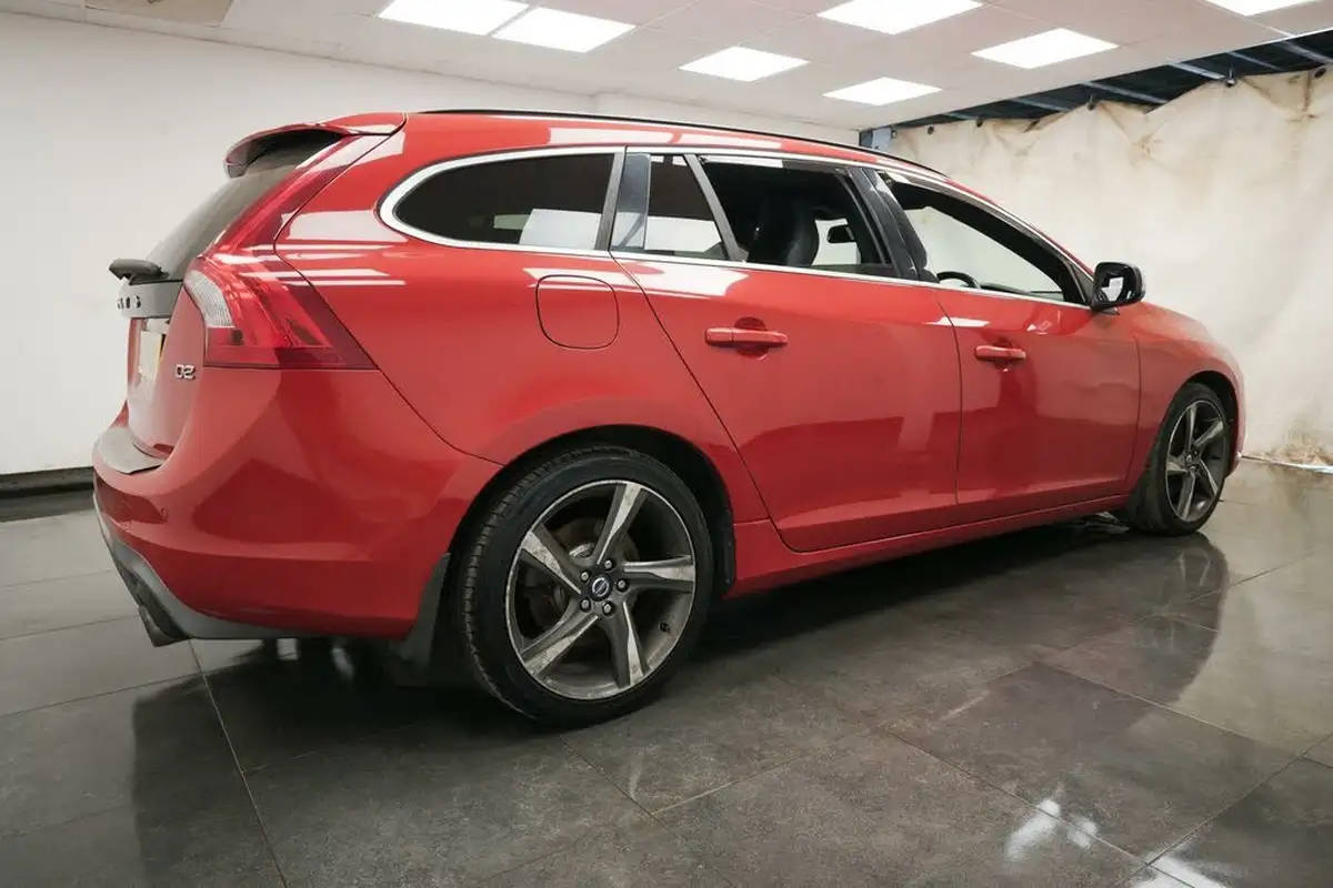2015-volvo-v60-16td-d2-r-design-big-4
