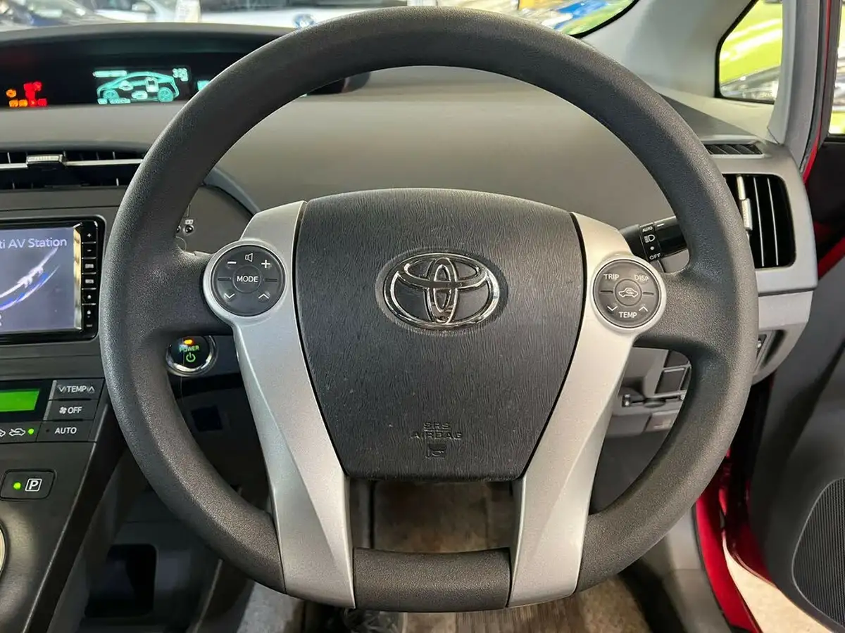 2010-toyota-prius-big-6