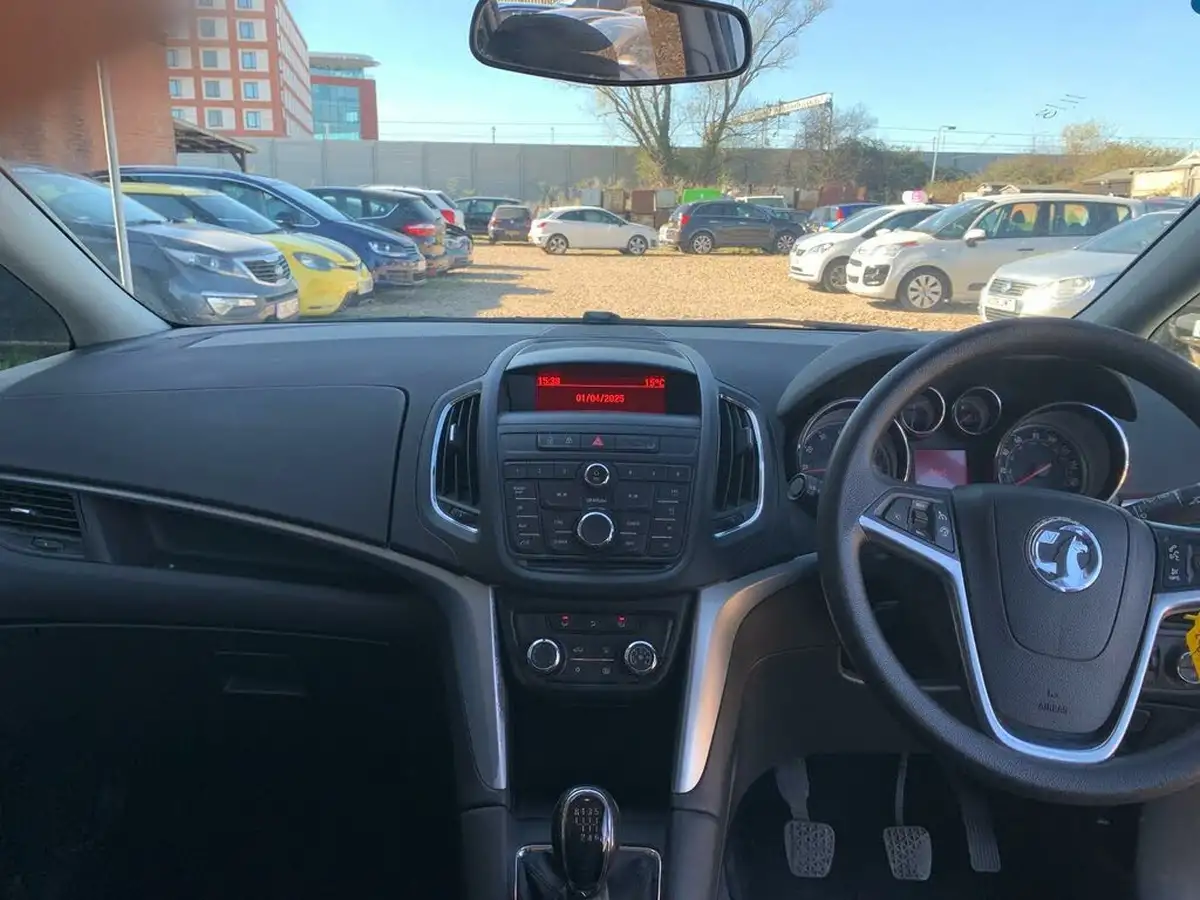 2014-vauxhall-zafira-tourer-14-exclusiv-big-9