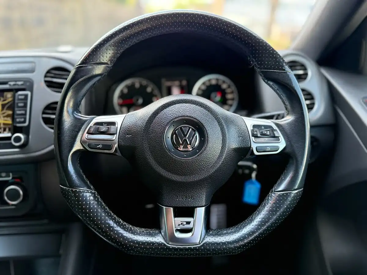 2015-volkswagen-tiguan-20tdi-r-line-140ps-4motion-r-line-bmt-ss-dsg-big-16