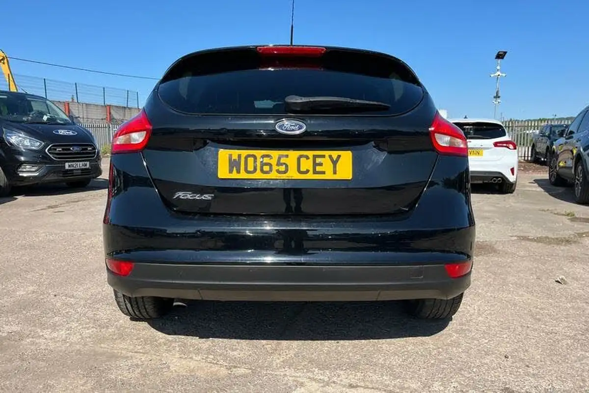 2016-ford-focus-15tdci-zetec-120ps-hatchback-big-38
