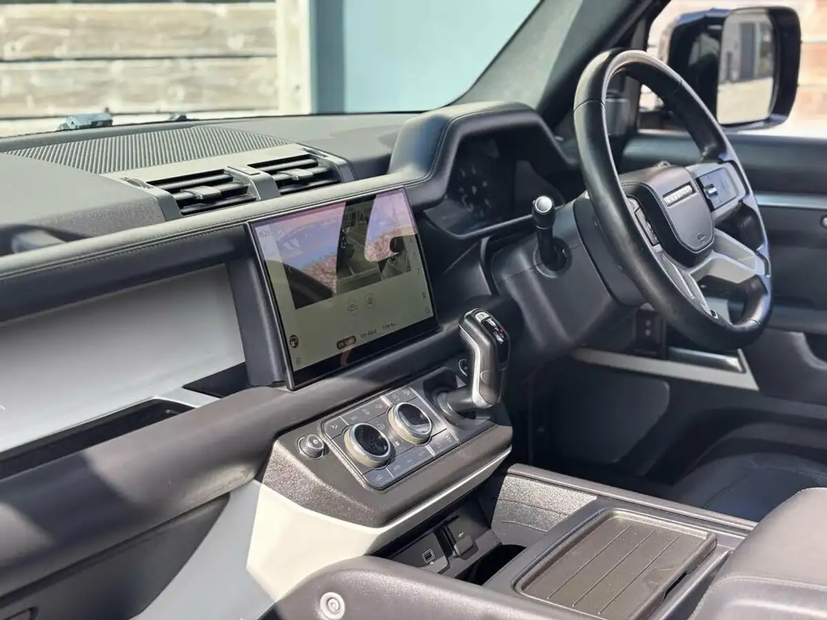 2022-land-rover-110-defender-30-d300-hard-top-hse-110-big-34