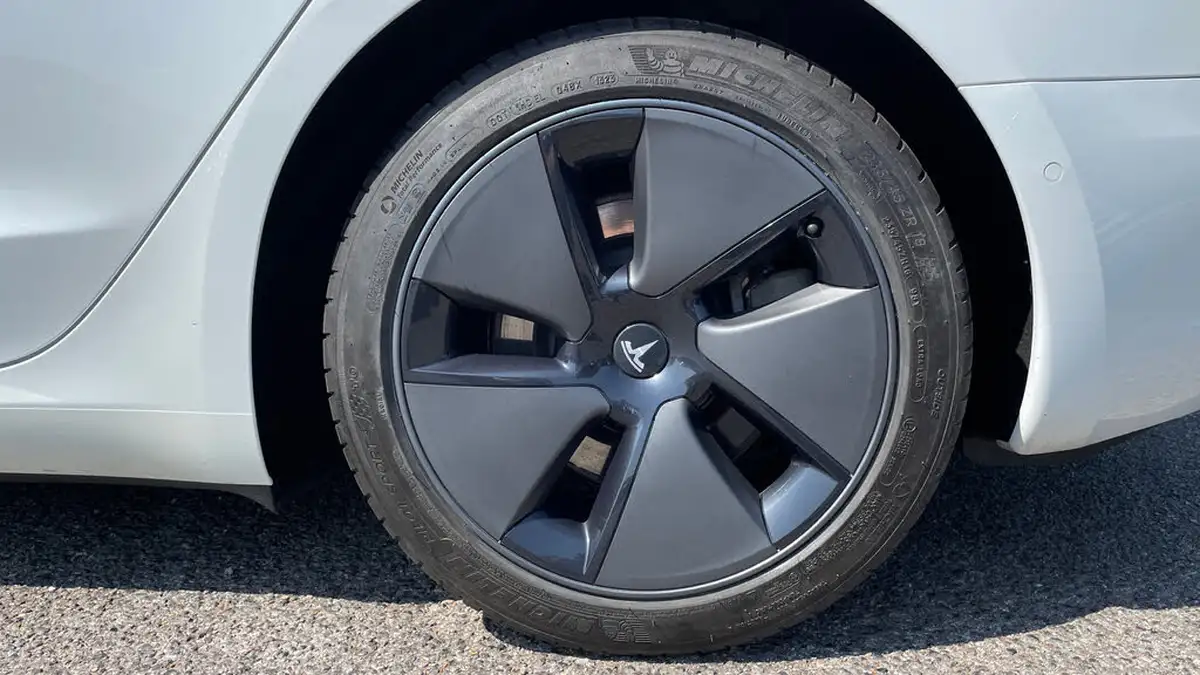 2021-tesla-model-3-e-long-range-4x4-big-17