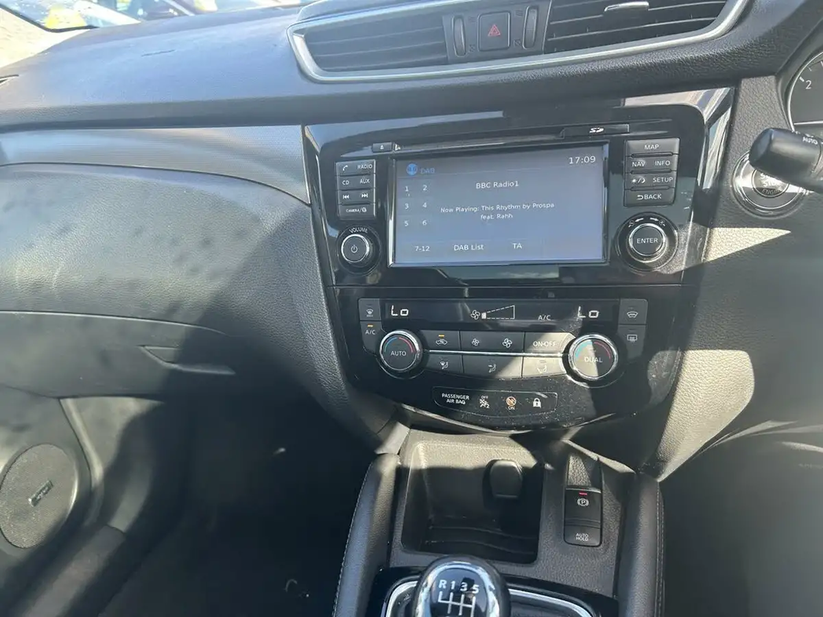 2017-nissan-qashqai-15dci-tekna-big-8