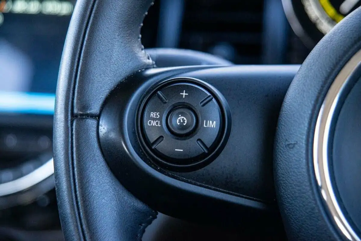 2021-mini-cooper-e-cooper-s-1-big-11