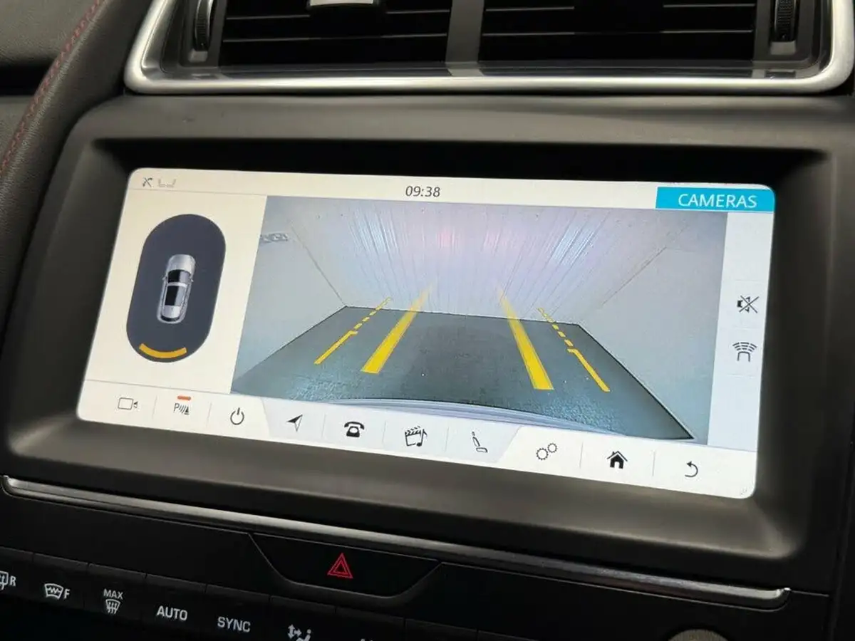 2020-jaguar-e-pace-20-i4d-chequered-flag-180ps-big-24
