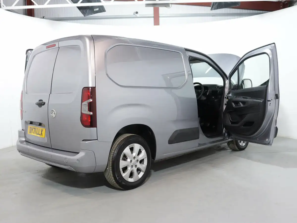 2021-vauxhall-combo-15cdti-griffin-2000-big-50