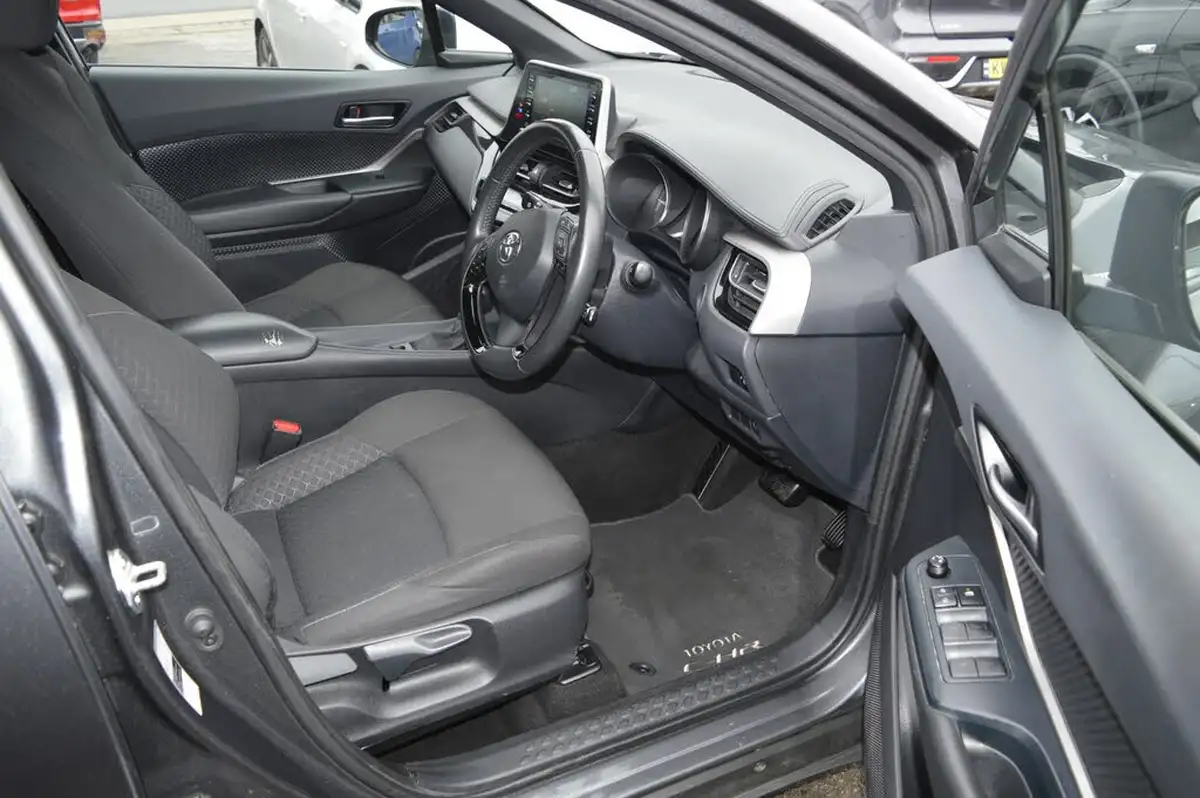 2020-toyota-c-hr-18-vvt-i-icon-parking-pack-big-13