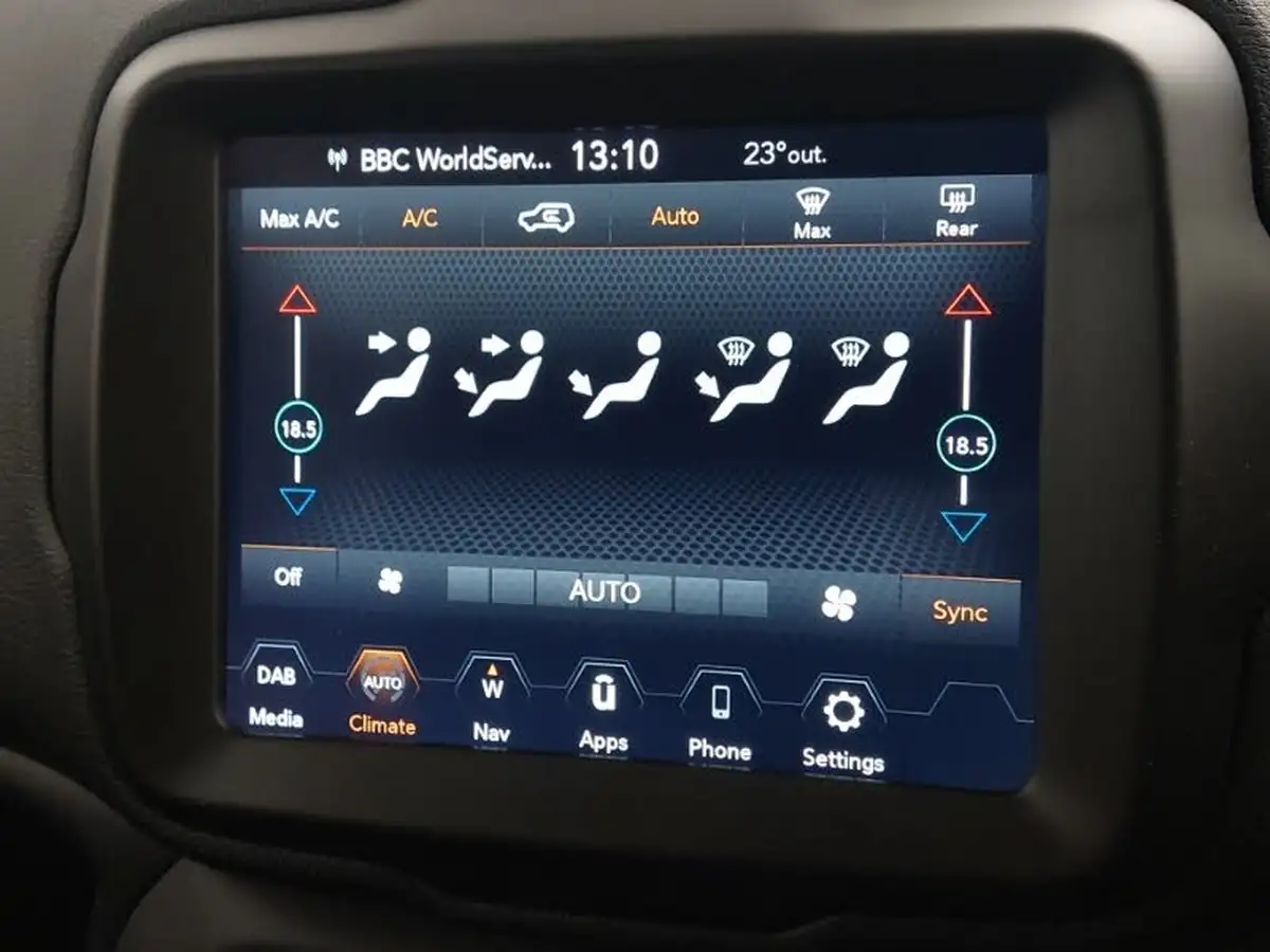 2020-jeep-renegade-10-gse-night-eagle-big-14